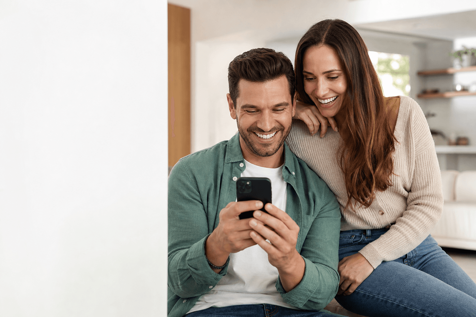 Pareja feliz con fibra Arista en Alicante